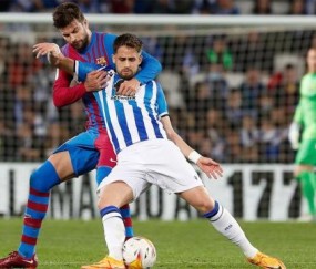 8868体育平台-巴萨后卫全伤险丢胜局，稳住敏感西超席位